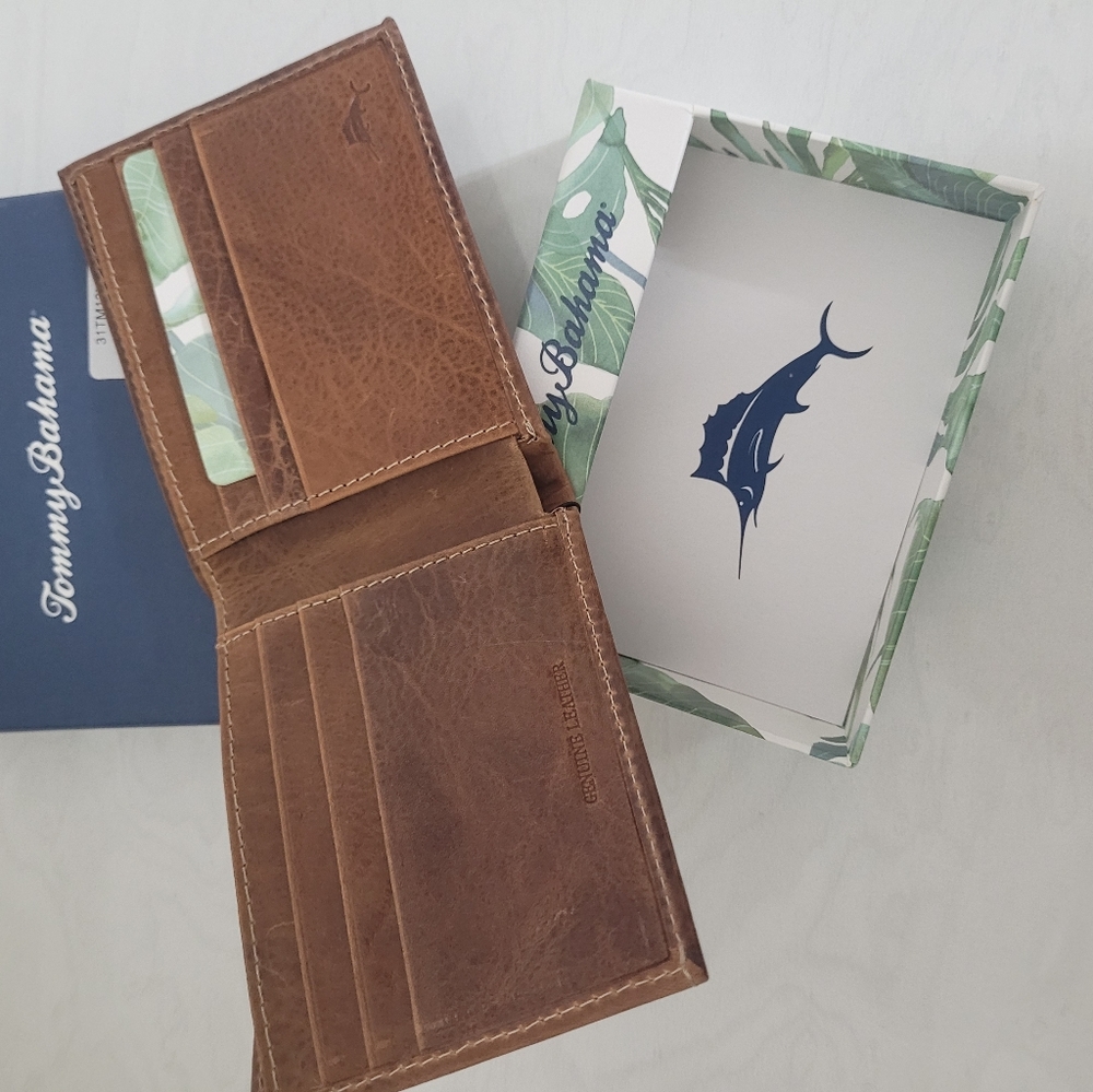 Tommy Bahama Men`s Leather Bifold 6 Pocket Wallet Tan